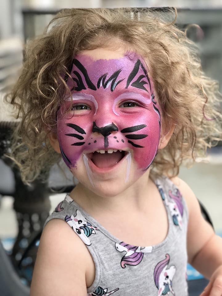 Child with cute cat face painting design for a special occasion